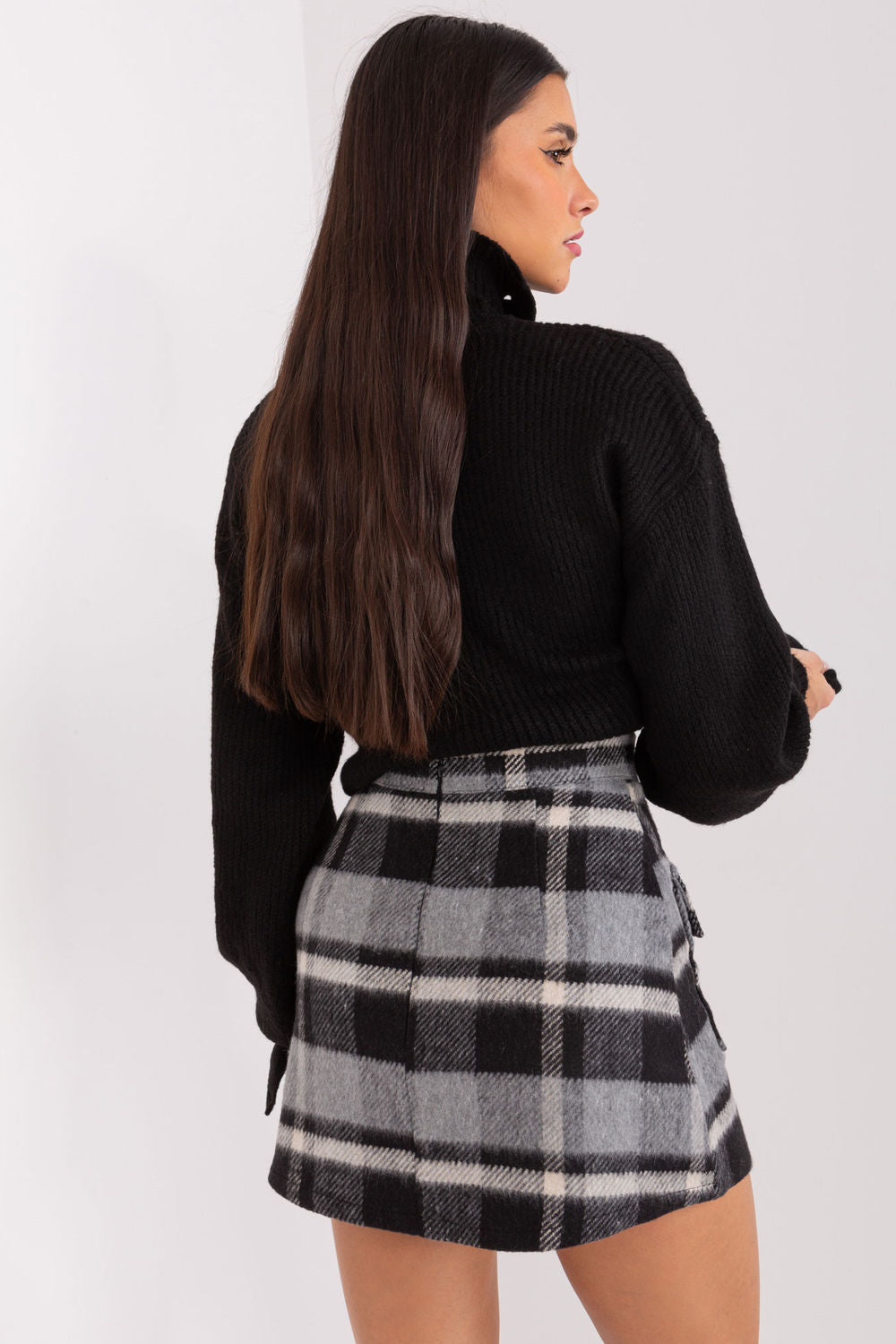 Falda corta modelo 188808 Lakerta