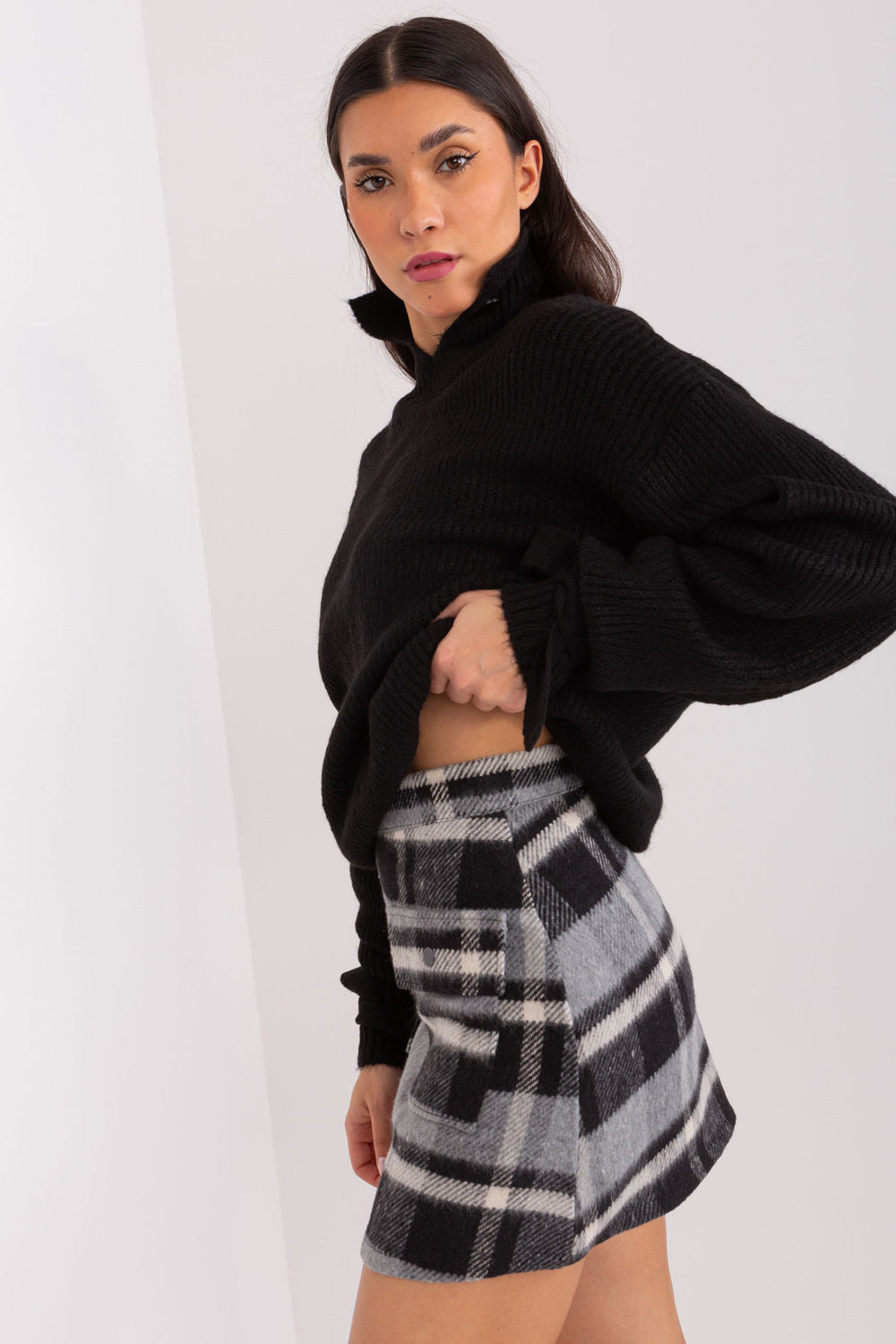 Falda corta modelo 188808 Lakerta