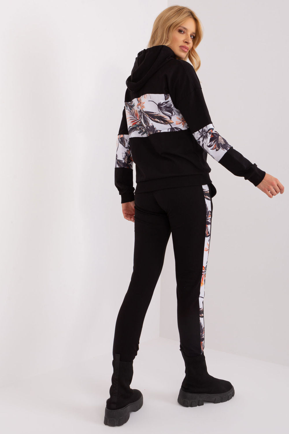 Conjunto modelo 191240 Relevance