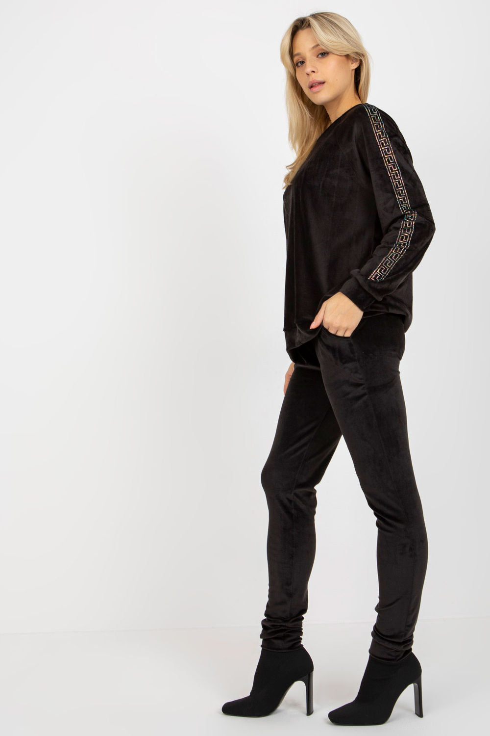 Conjunto modelo 191244 Relevance