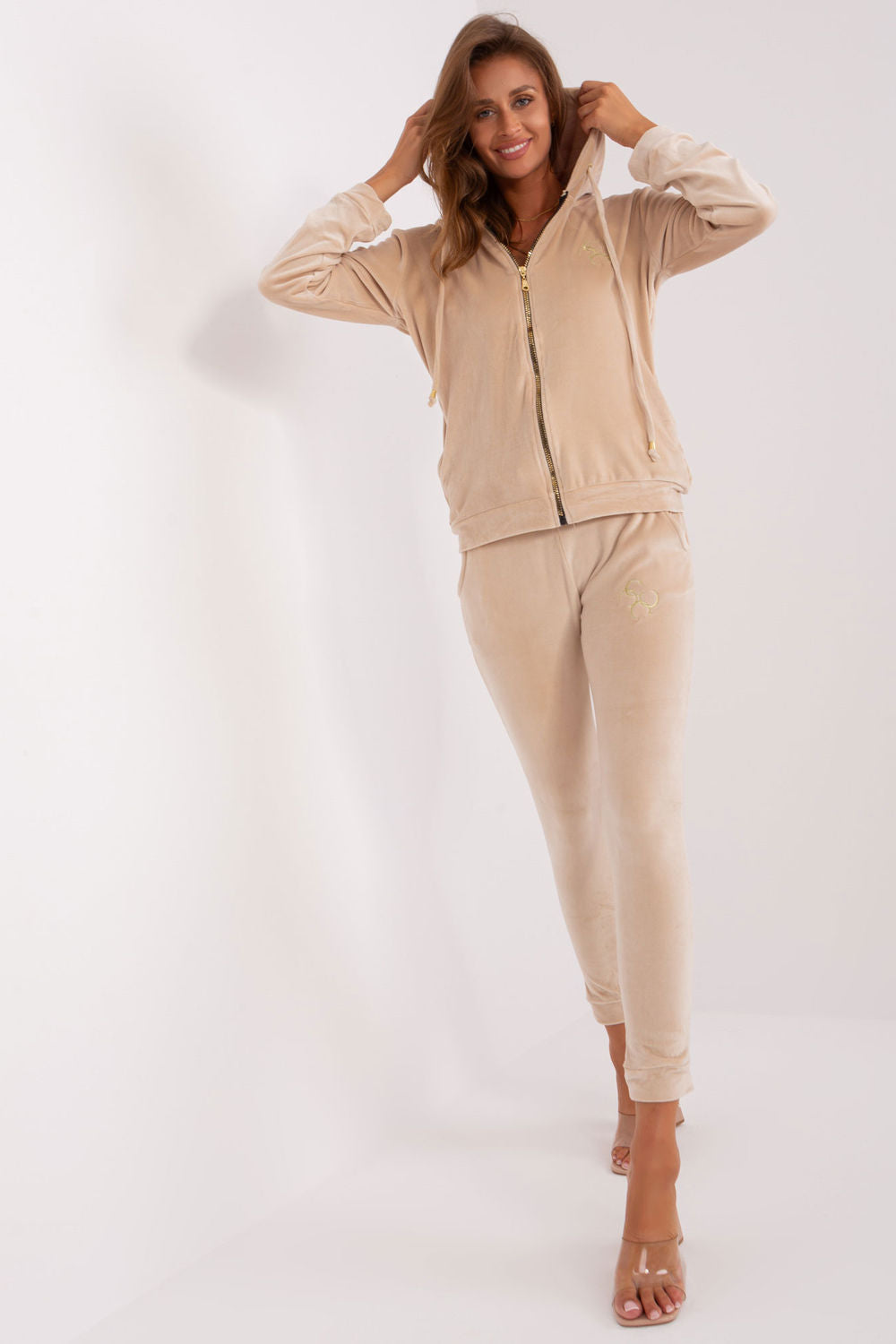 Conjunto modelo 191256 Relevance