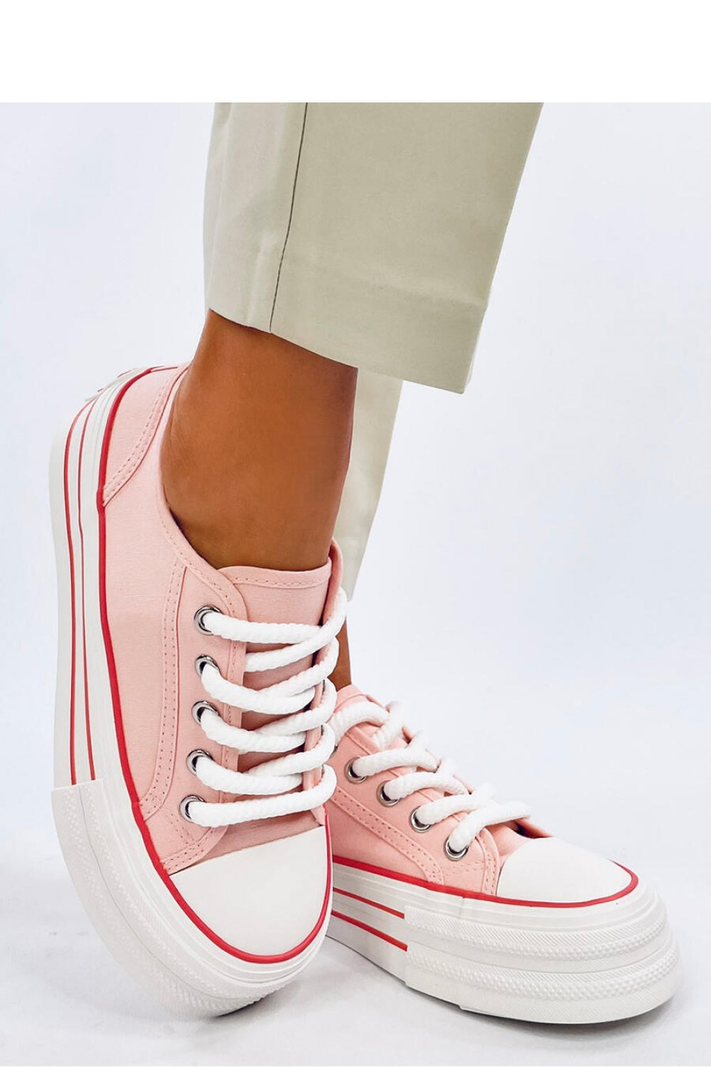 Zapatillas modelo 193874 Inello