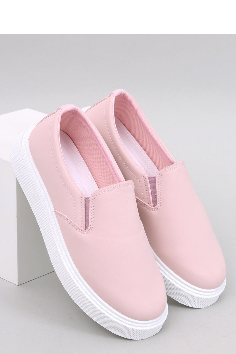 Zapatillas Slip-On modelo 194252 Inello