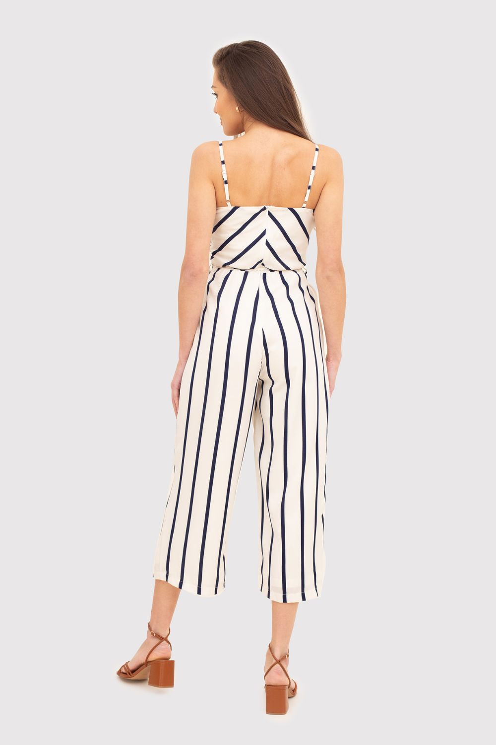 Traje modelo 195439 Ax Paris