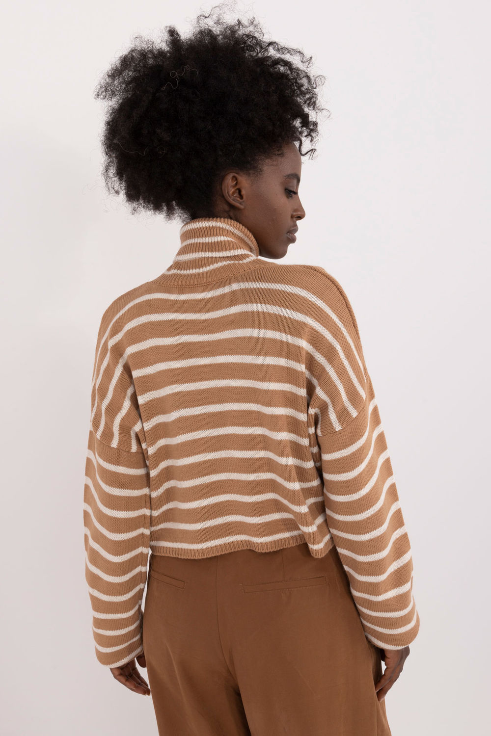 Cuello alto modelo 199109 Badu