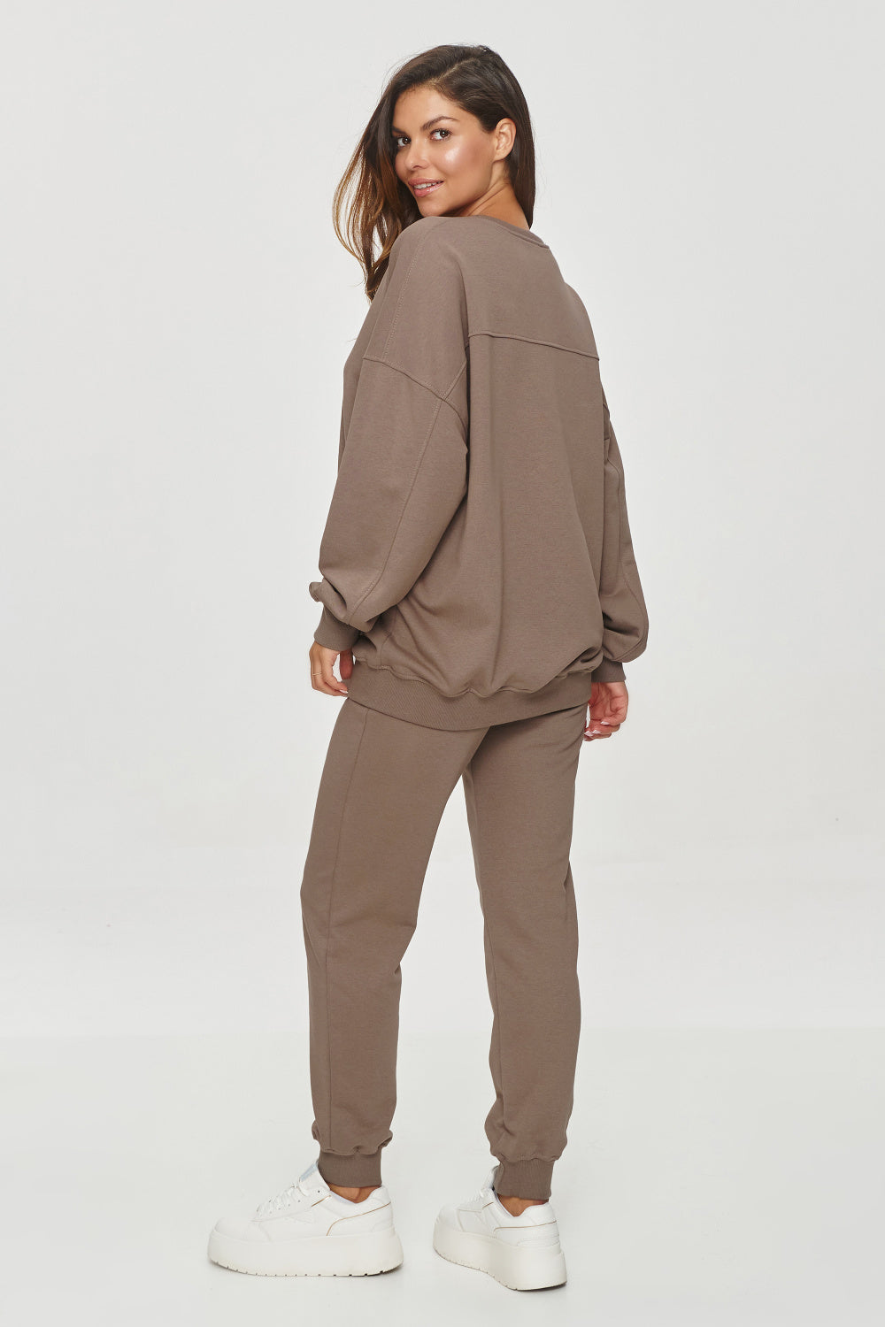 Pantalón chándal modelo 200131 Makadamia