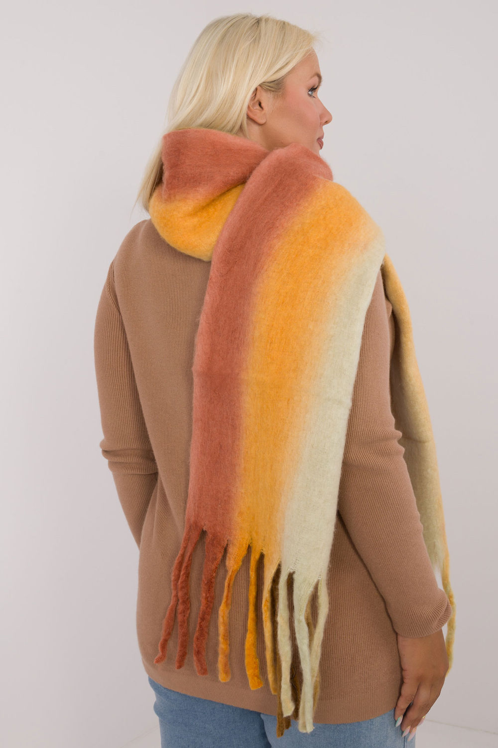 Mantón modelo 200284 AT