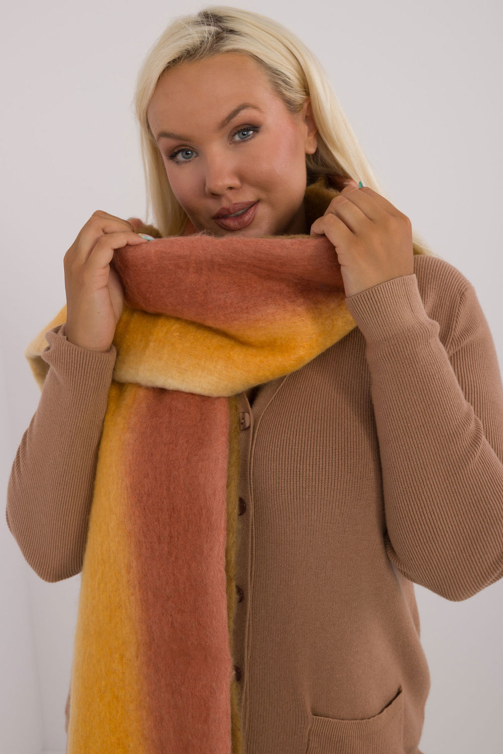 Mantón modelo 200284 AT