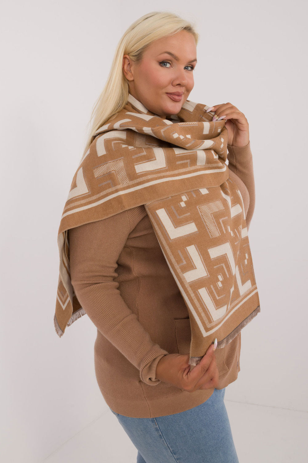 Mantón modelo 200539 AT