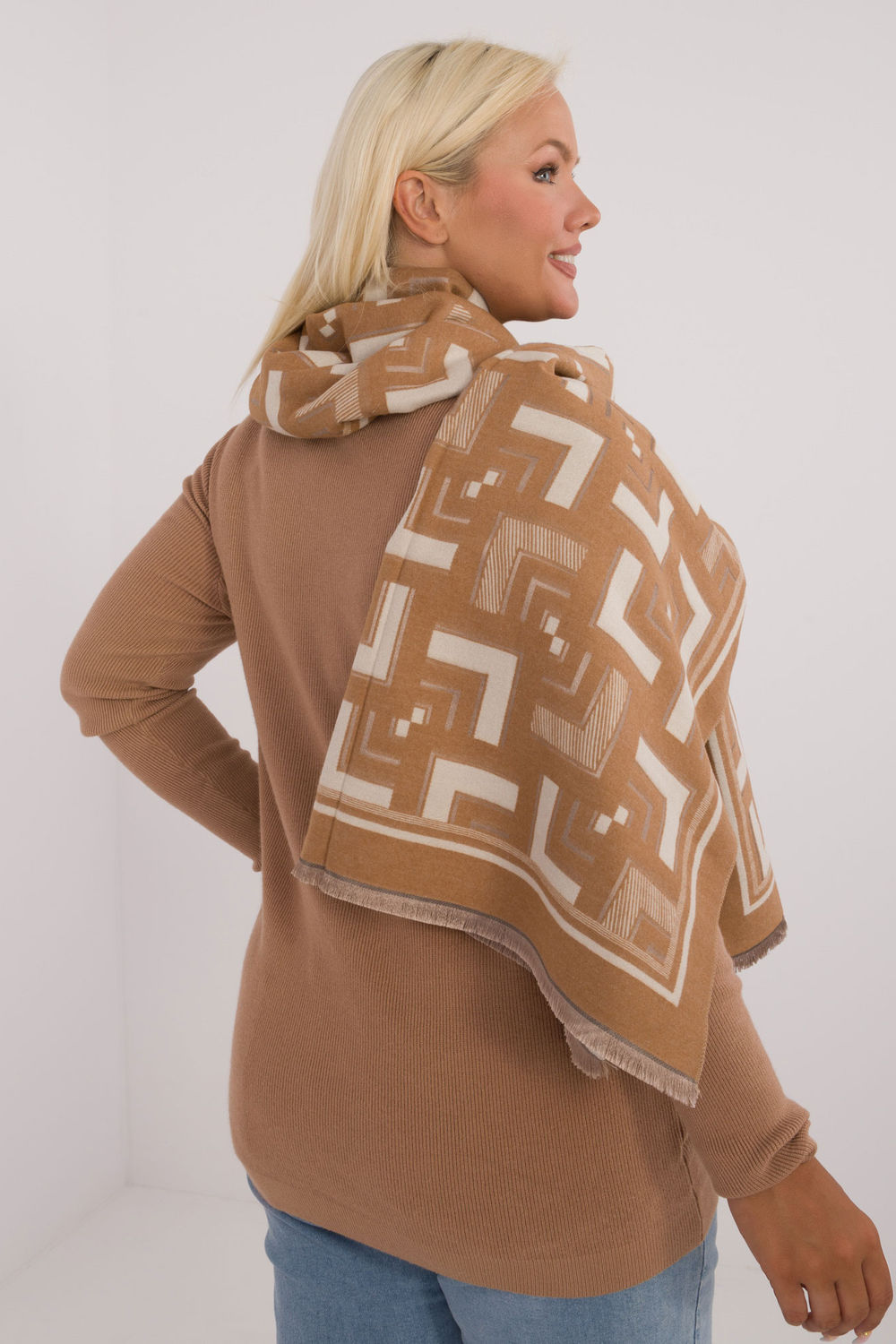 Mantón modelo 200539 AT