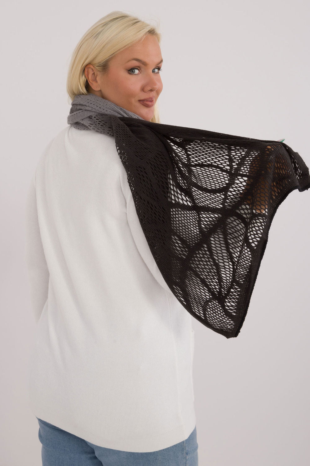 Mantón modelo 200849 AT