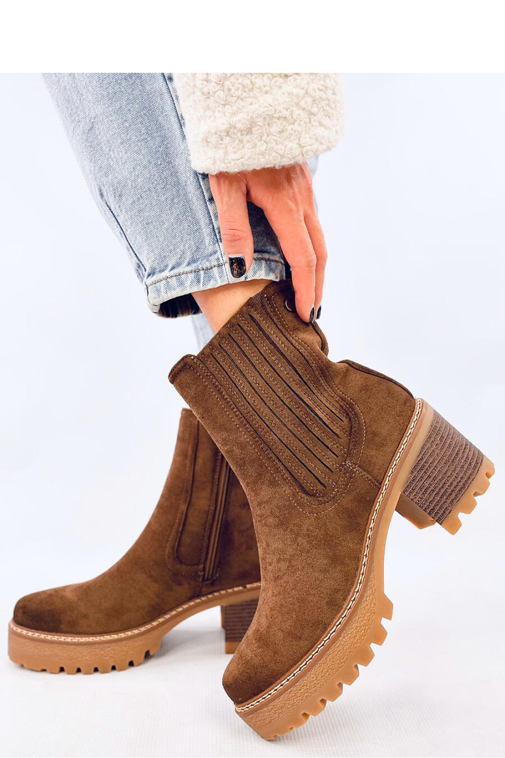 Botas tacón modelo 202342 Inello