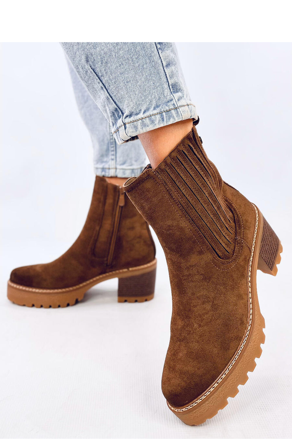 Botas tacón modelo 202342 Inello