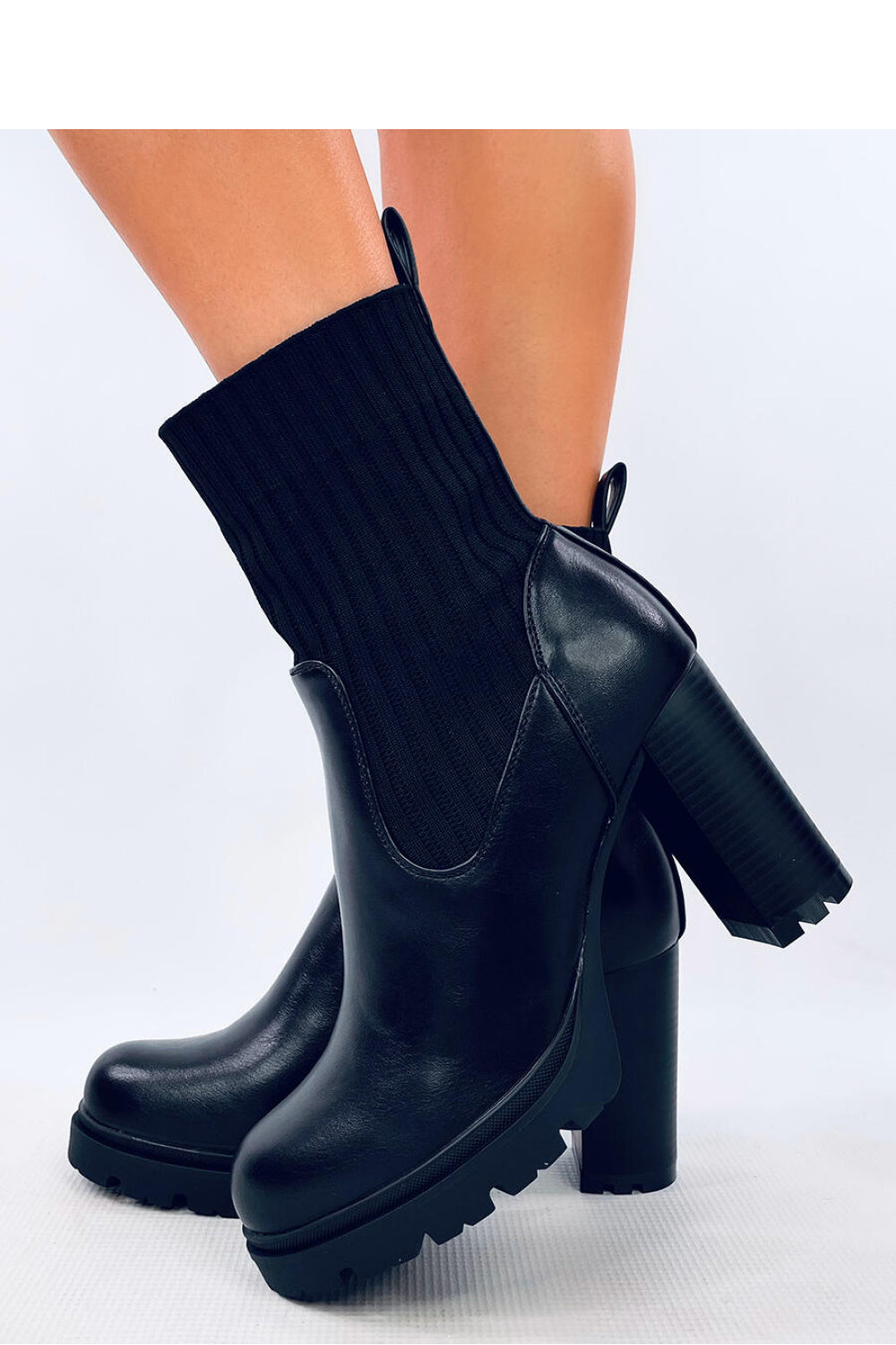 Botas tacón modelo 202345 Inello