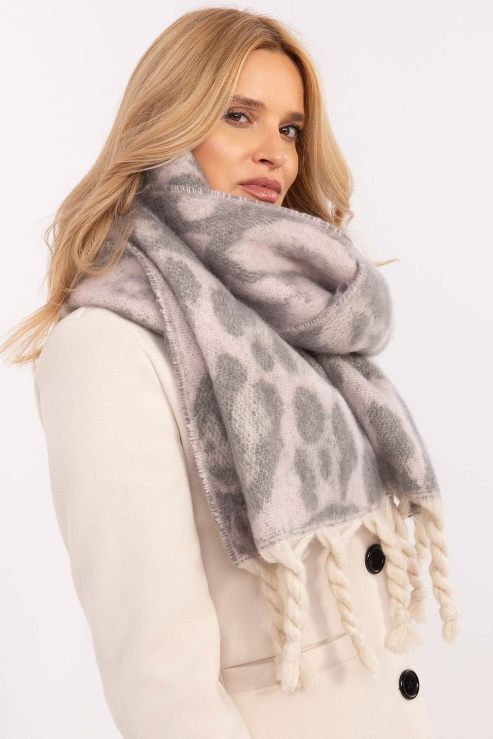Mantón modelo 205960 AT