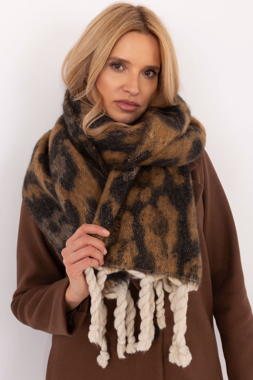 Mantón modelo 205961 AT