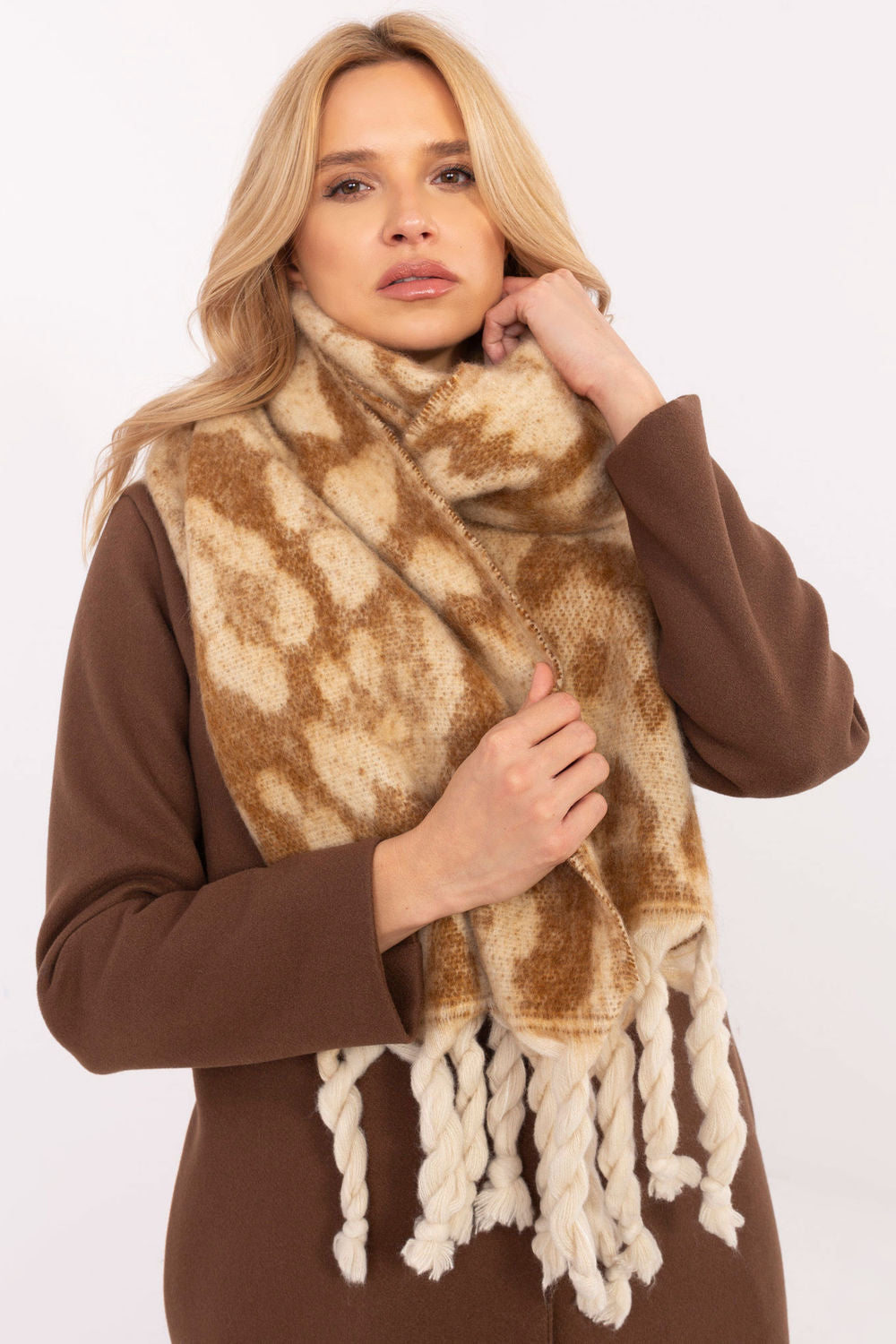 Mantón modelo 205962 AT
