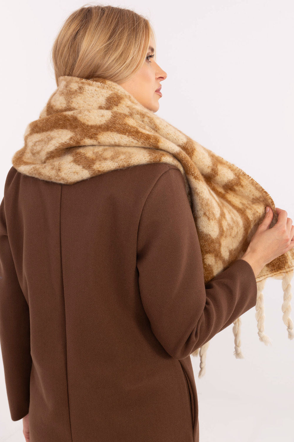 Mantón modelo 205962 AT
