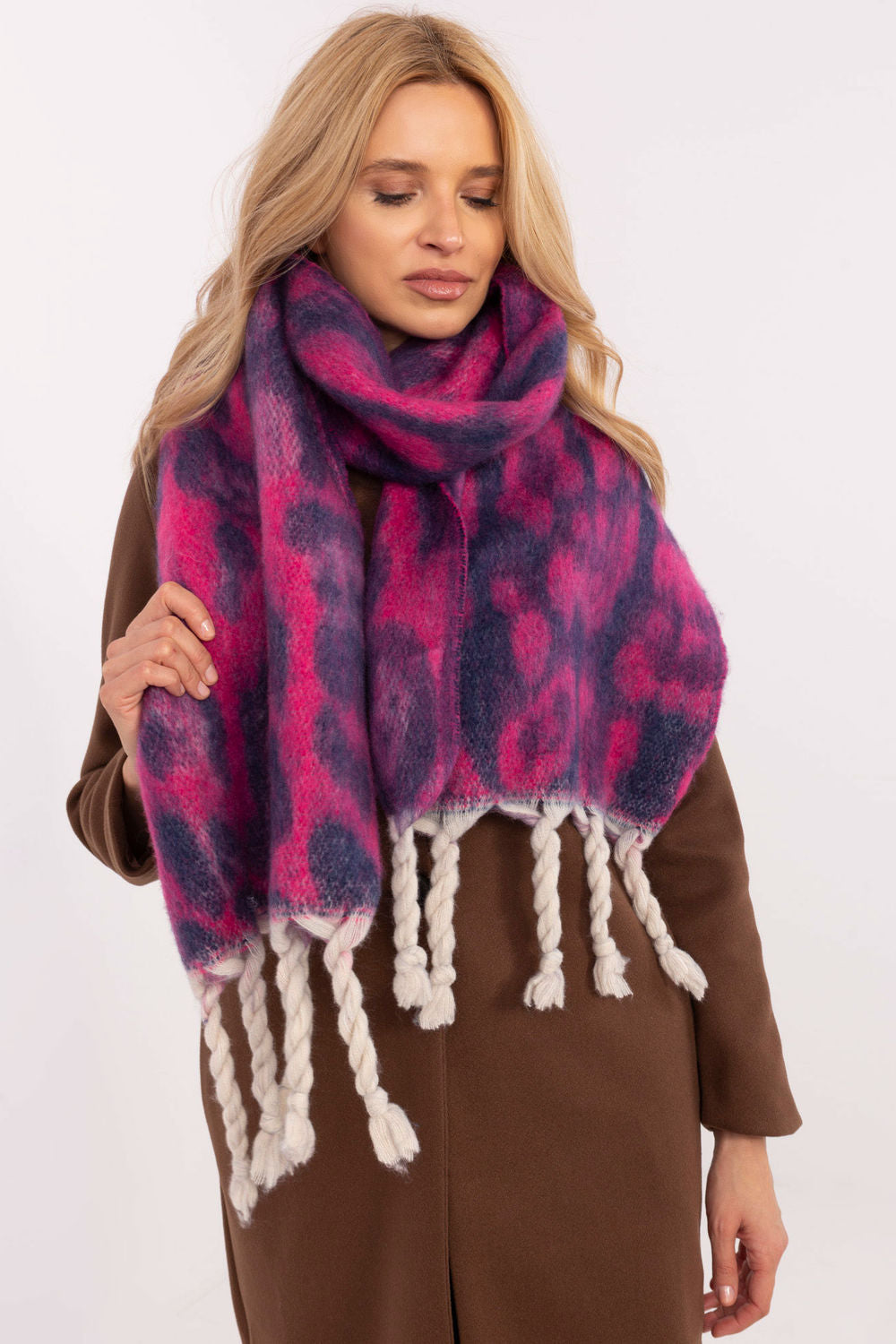 Mantón modelo 205963 AT