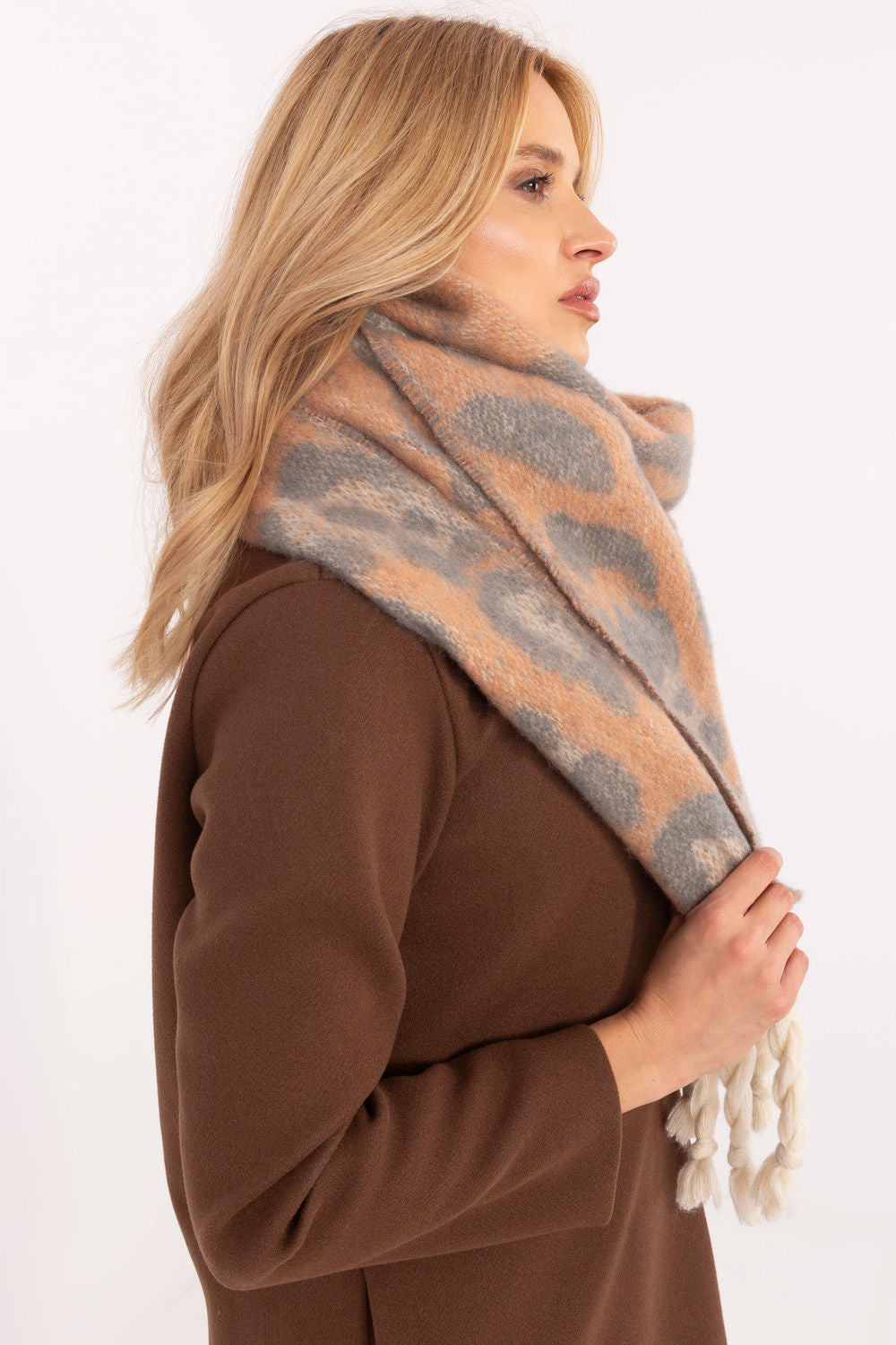Mantón modelo 205964 AT