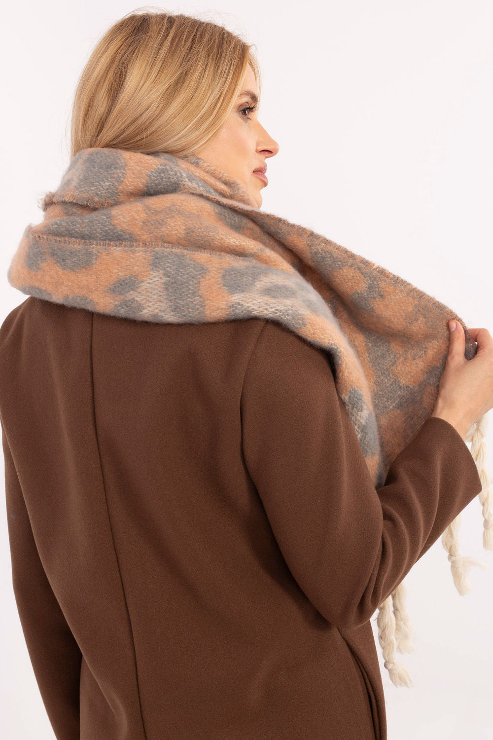 Mantón modelo 205964 AT