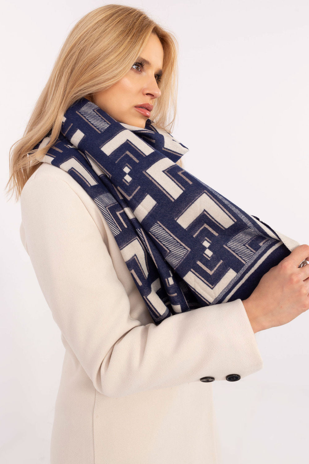 Mantón modelo 205966 AT