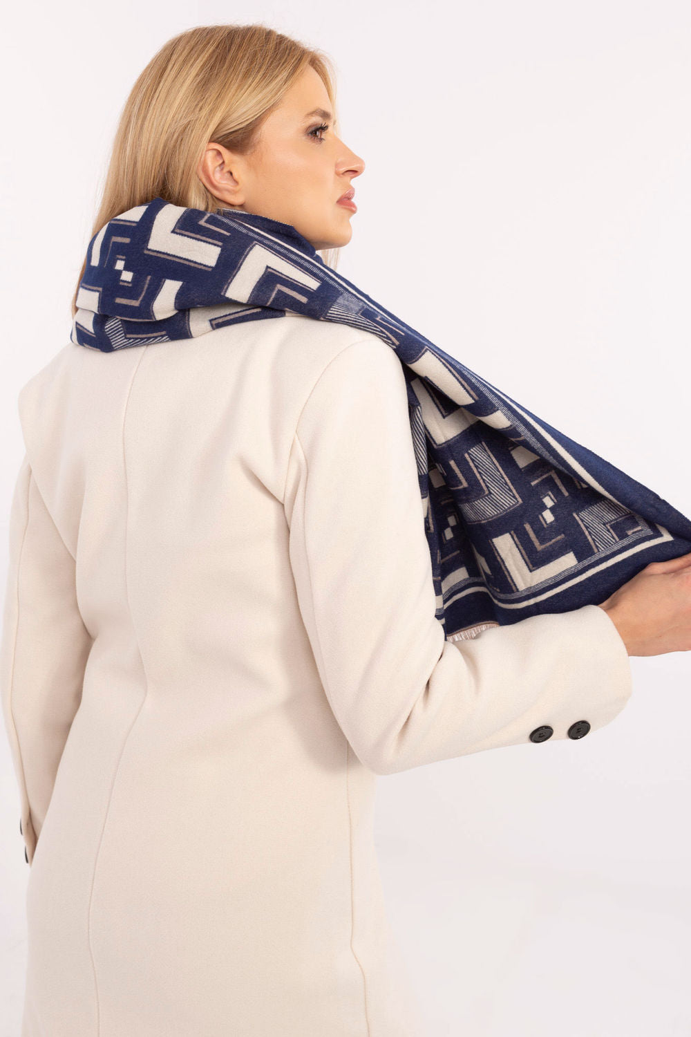 Mantón modelo 205966 AT