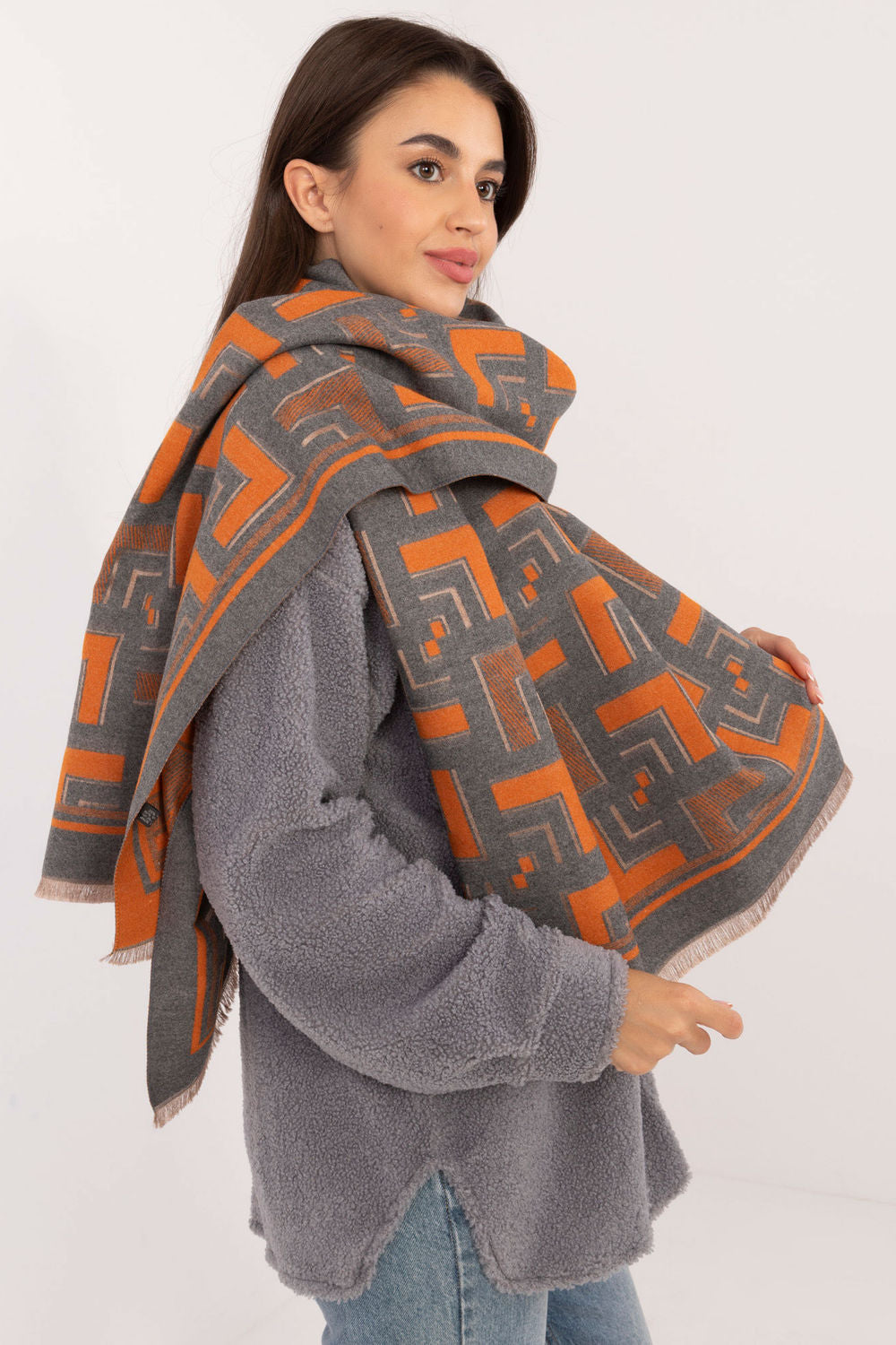 Mantón modelo 205968 AT