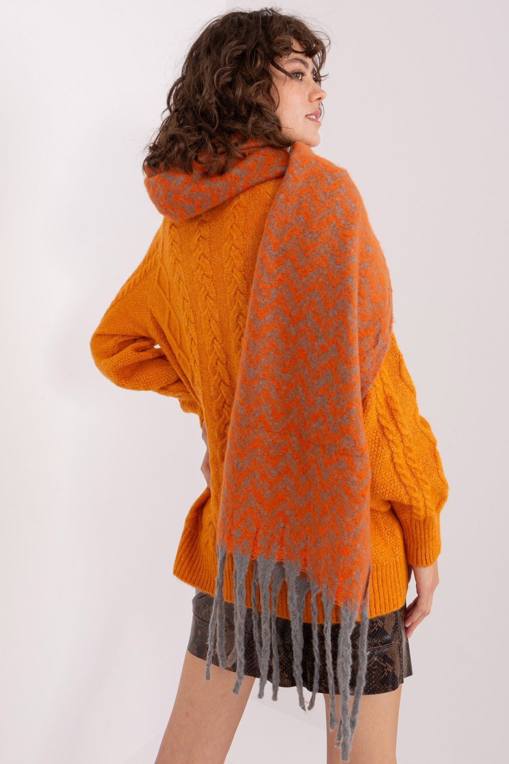 Mantón modelo 205973 AT