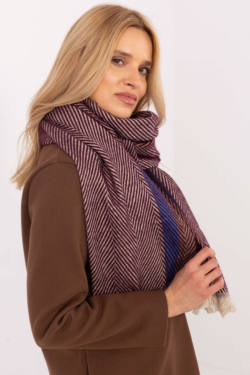 Mantón modelo 206037 AT