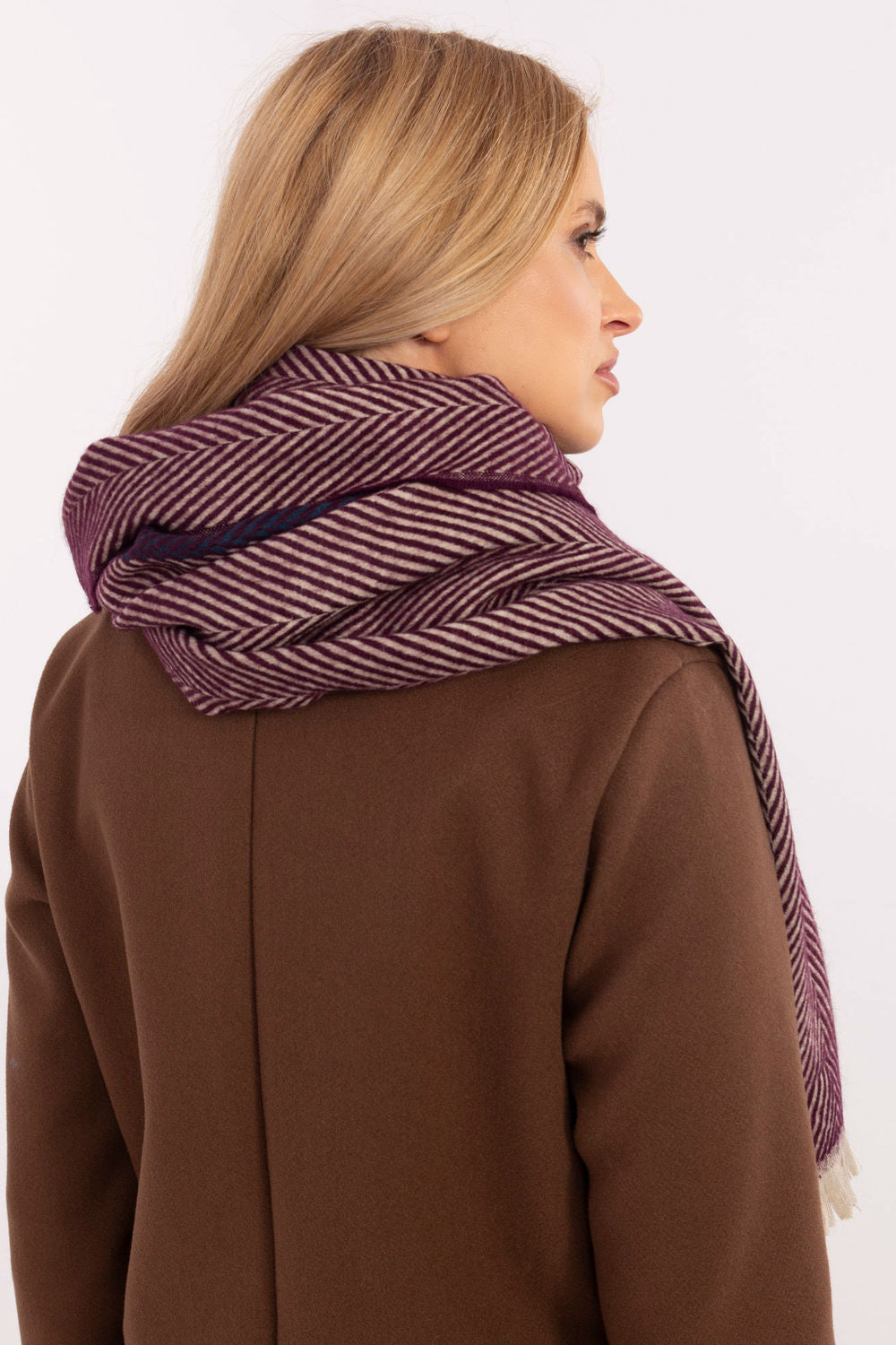 Mantón modelo 206037 AT