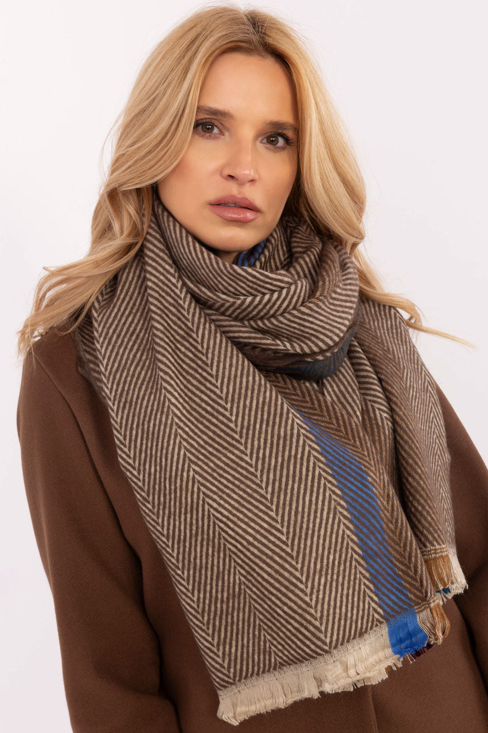 Mantón modelo 206038 AT
