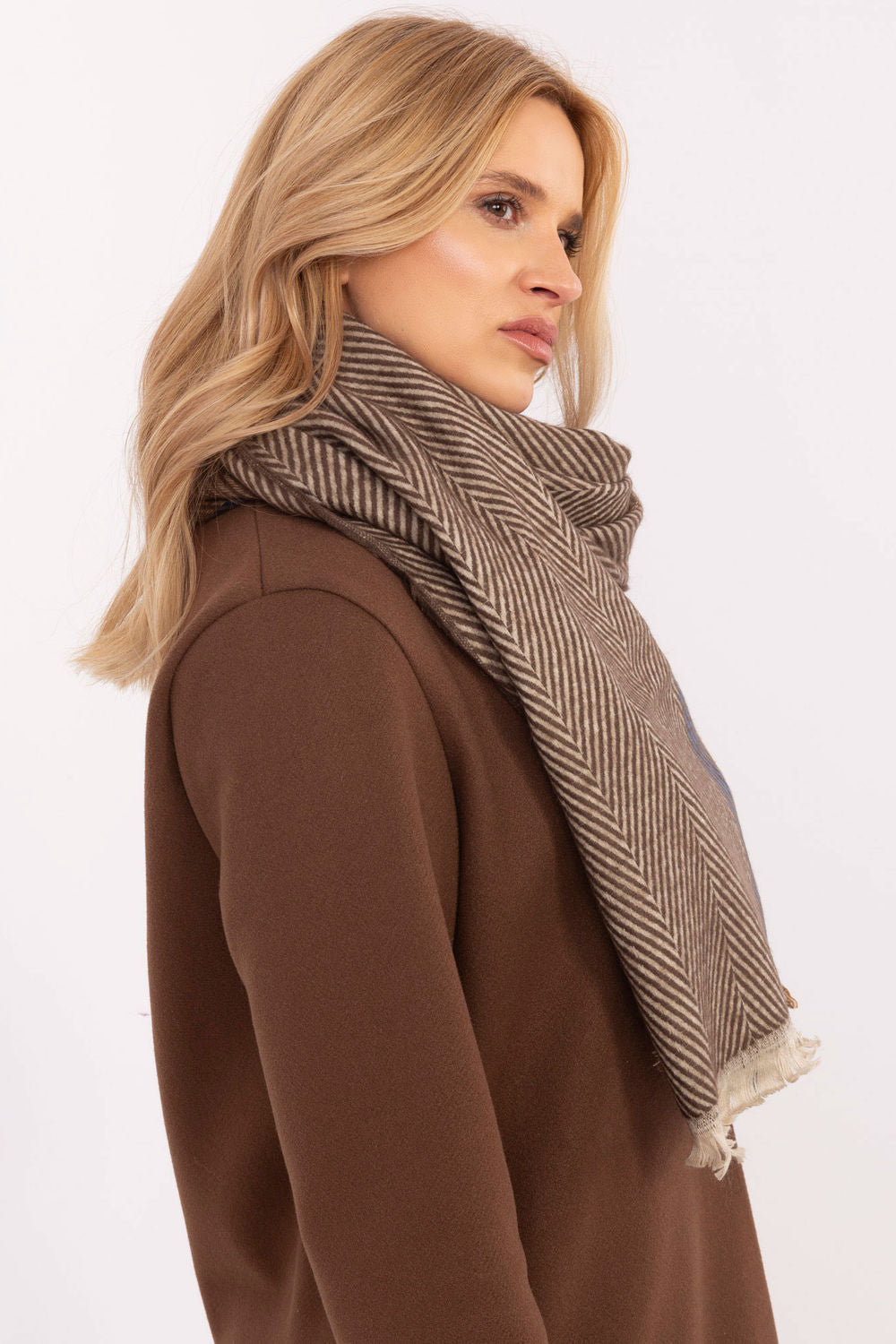 Mantón modelo 206038 AT