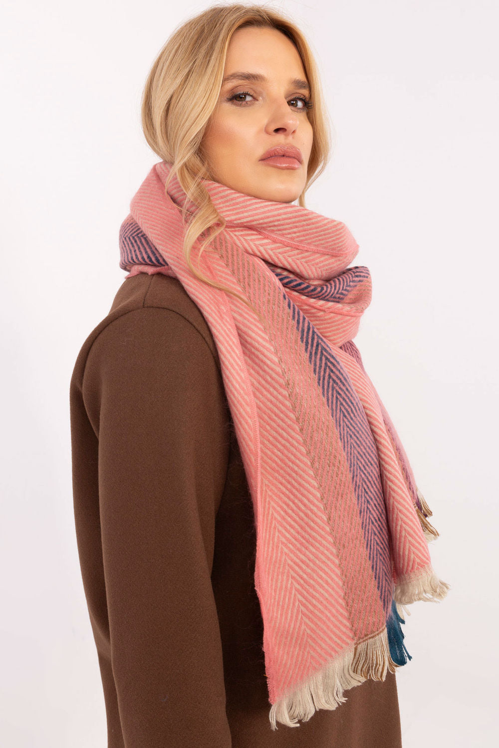 Mantón modelo 206039 AT
