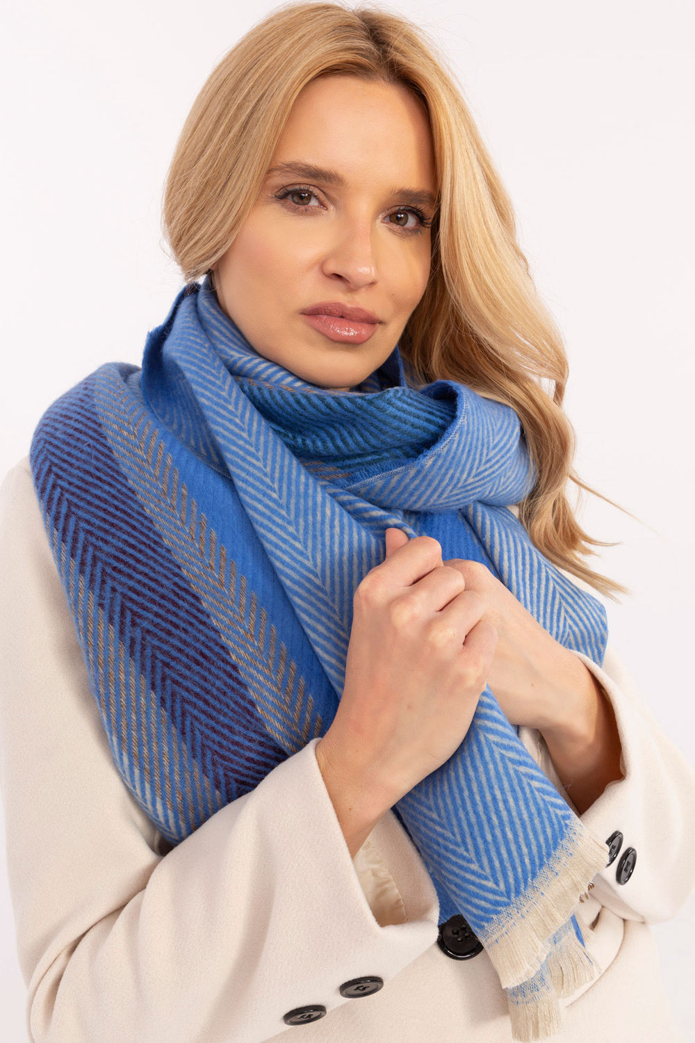 Mantón modelo 206040 AT