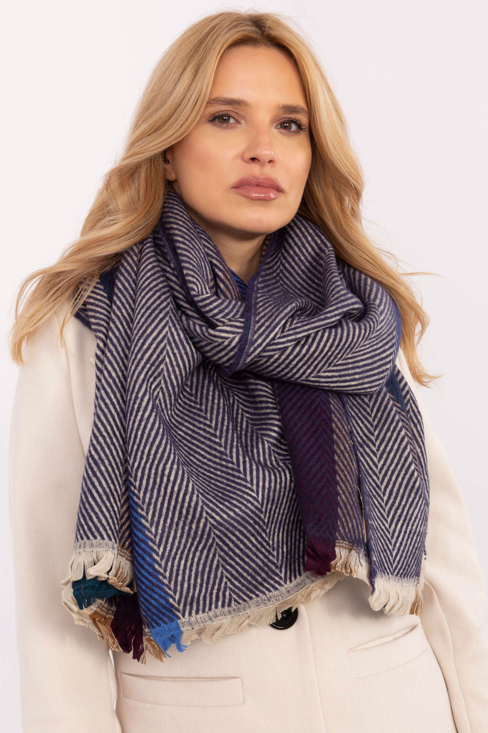 Mantón modelo 206042 AT