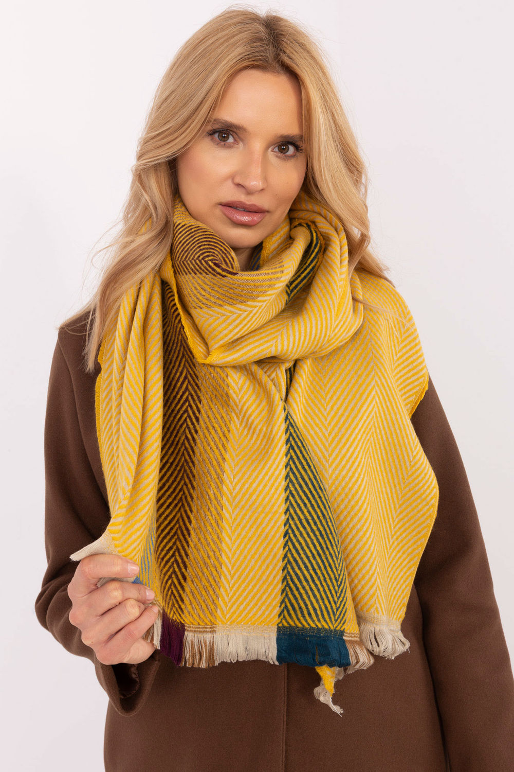 Mantón modelo 206043 AT