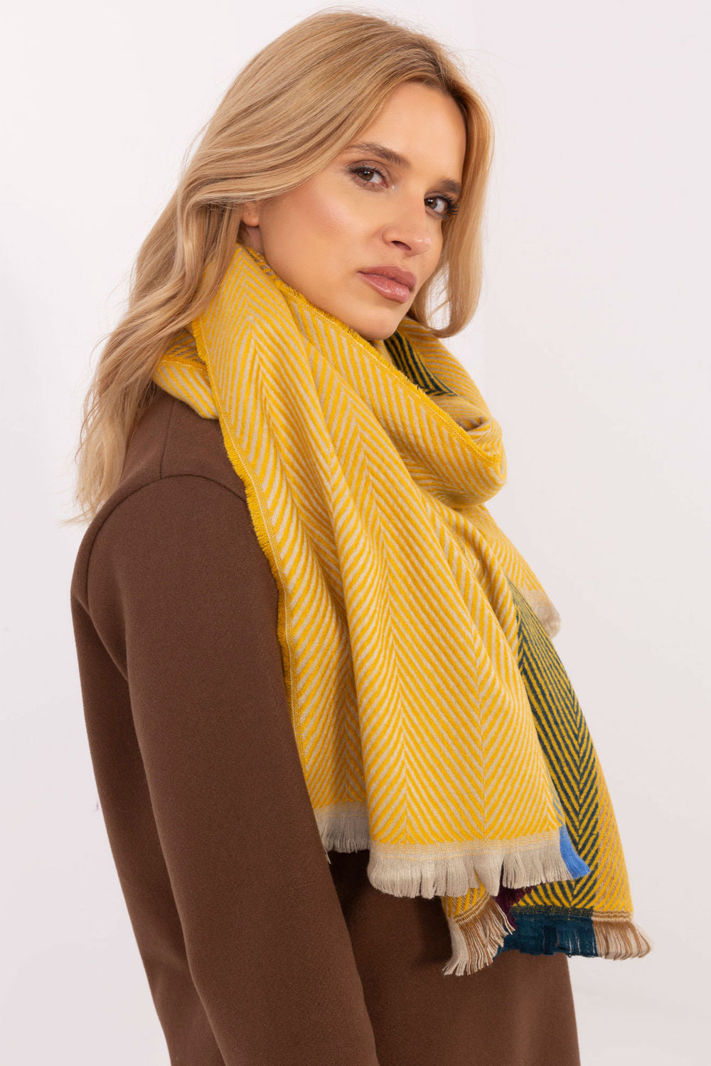 Mantón modelo 206043 AT