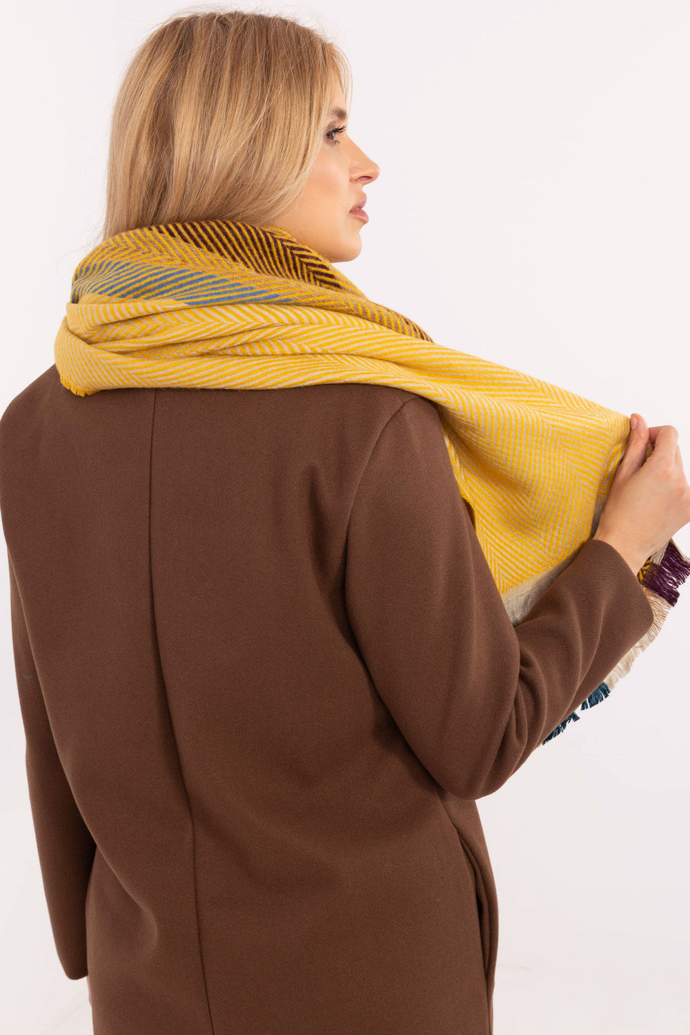 Mantón modelo 206043 AT