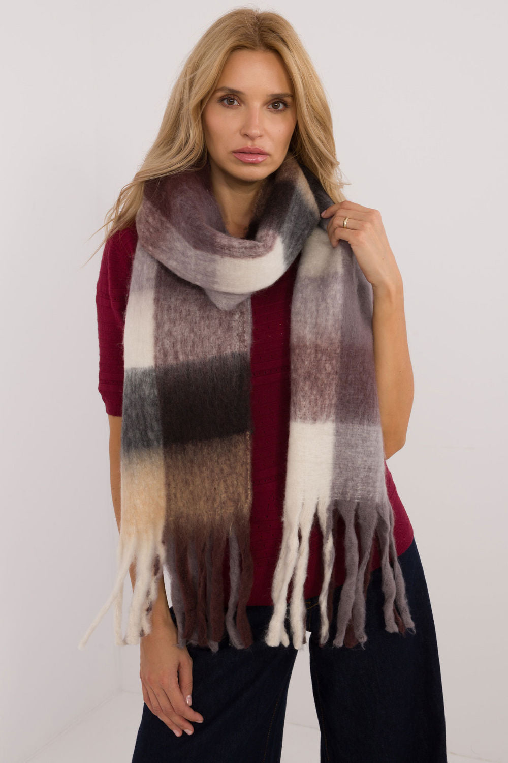 Mantón modelo 208267 AT