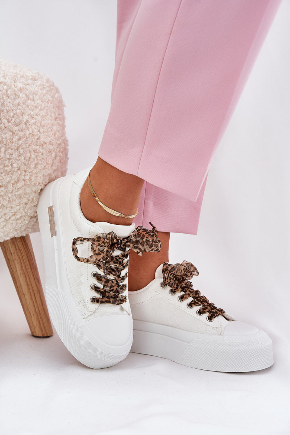Zapatillas modelo 209817 Paso con estilo