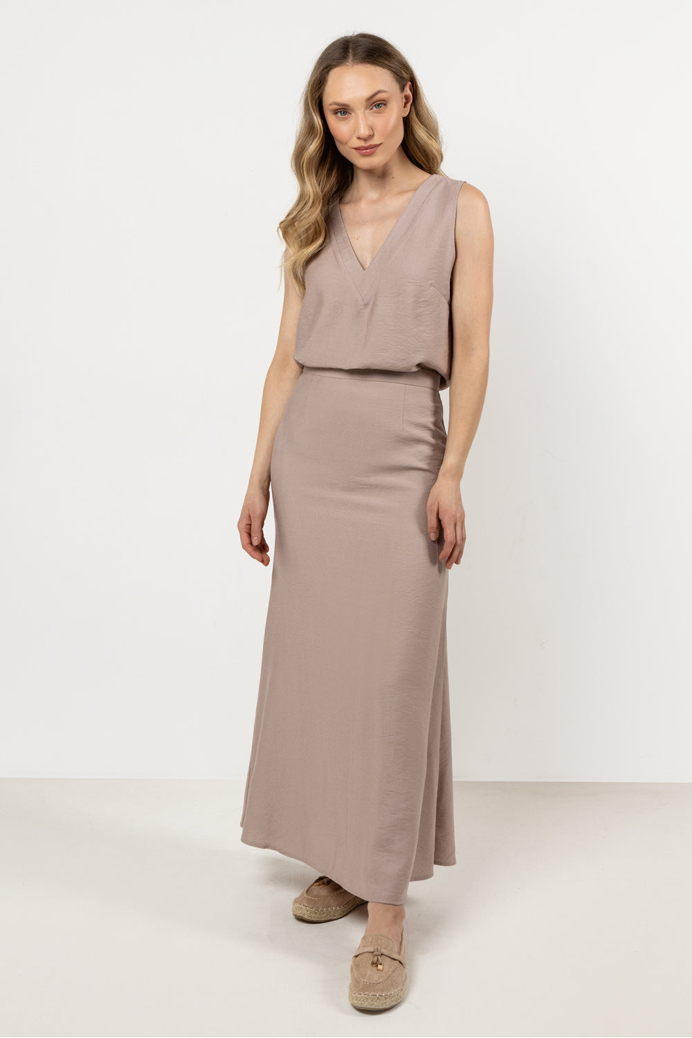 Falda larga modelo 212208 awama