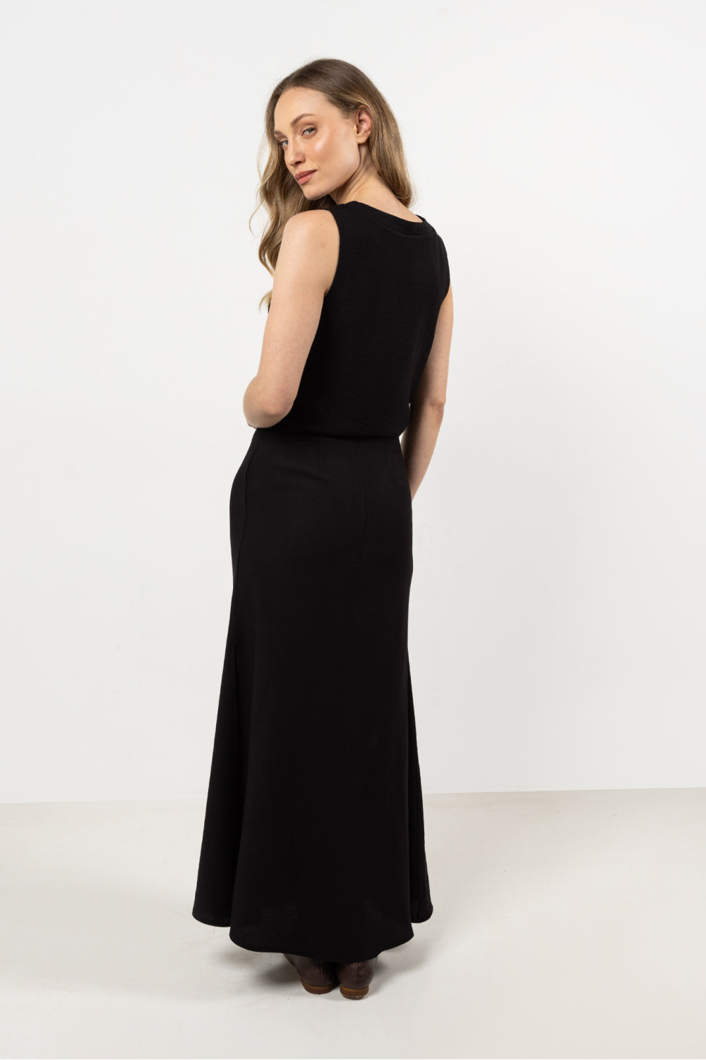 Falda larga modelo 212209 awama