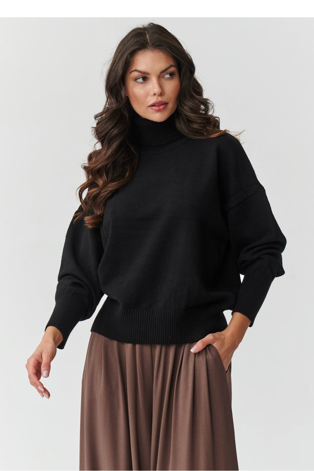 Jersey de cuello alto modelo 217395 Makadamia