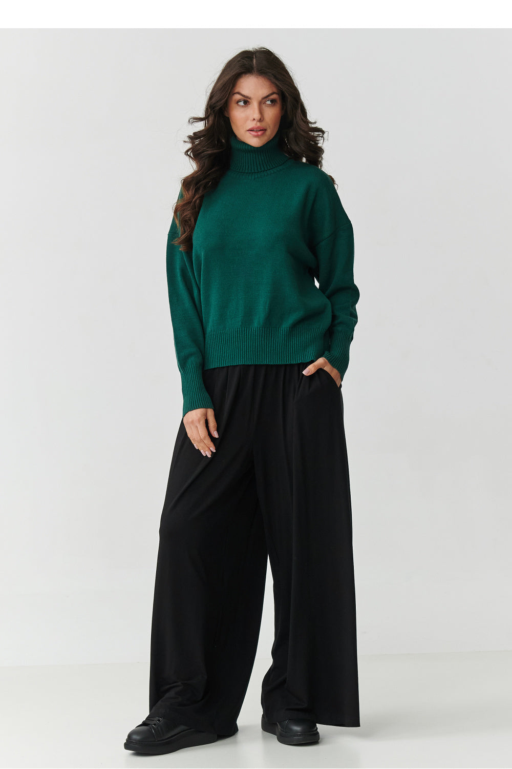 Jersey de cuello alto modelo 217396 Makadamia