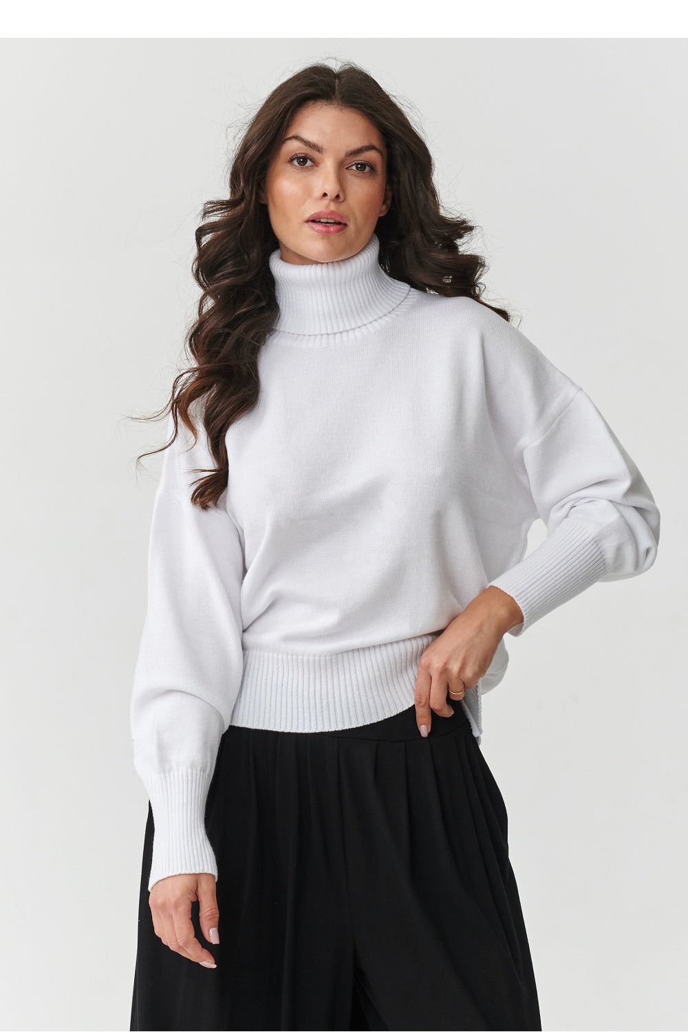 Jersey de cuello alto modelo 217399 Makadamia