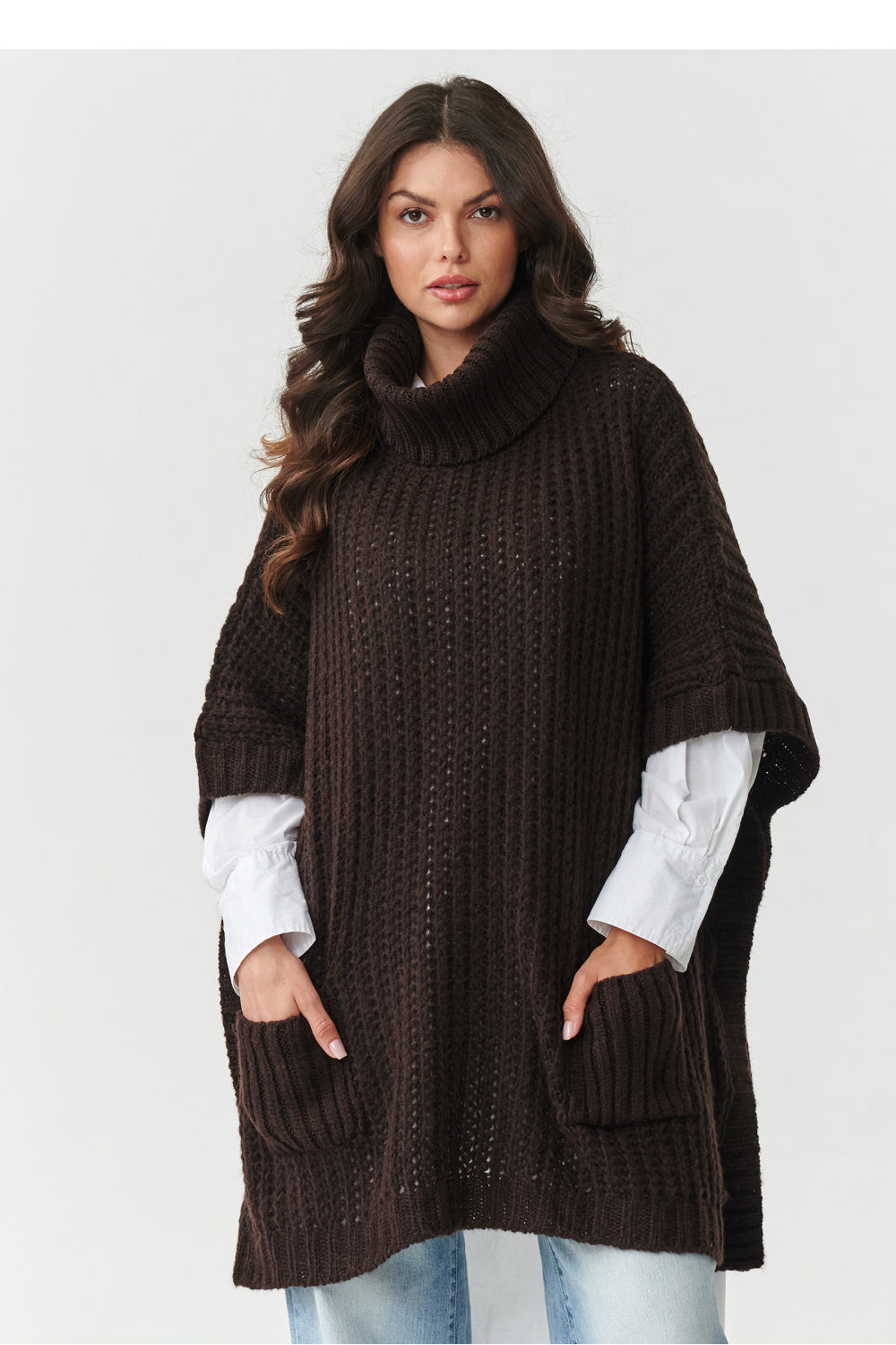 Jersey de cuello alto modelo 217654 Makadamia
