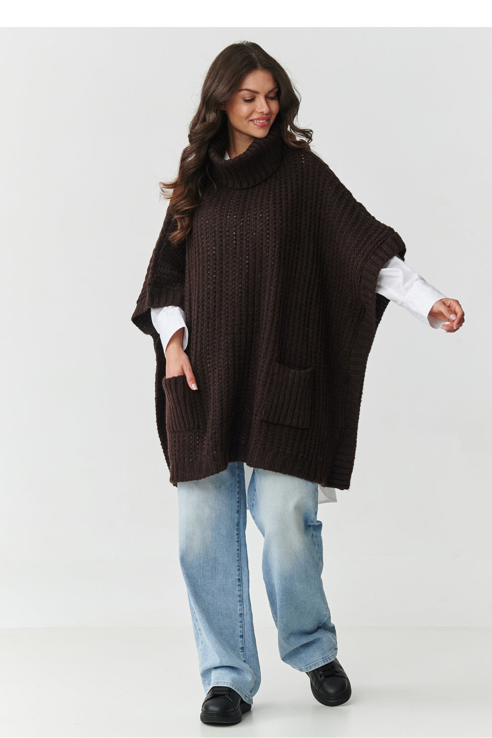 Jersey de cuello alto modelo 217654 Makadamia