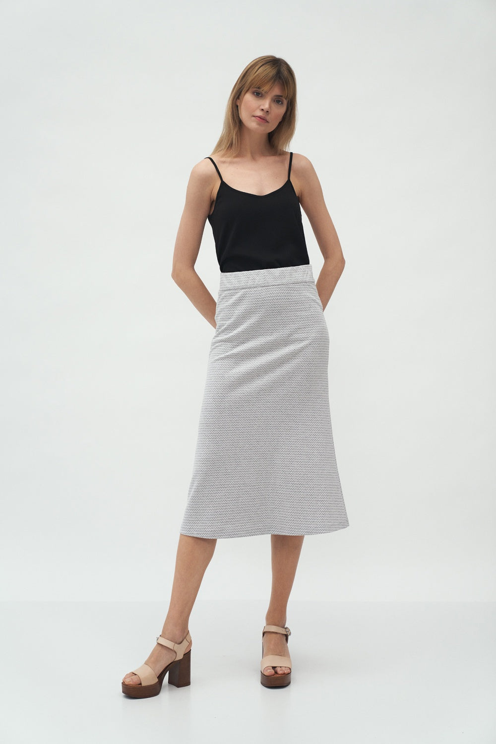 Falda modelo 153702 Nife