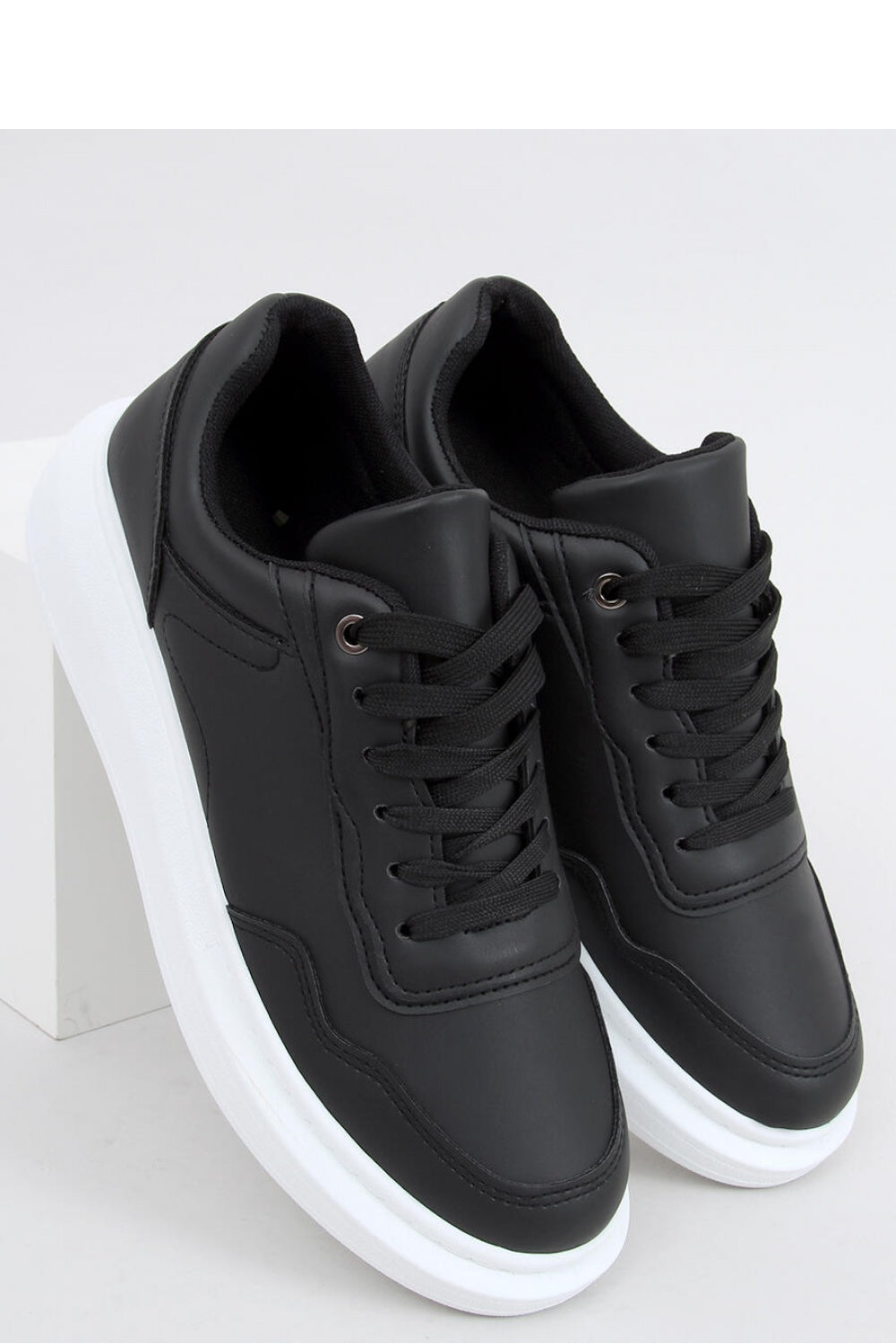Zapatos deportivos modelo 162907 Inello